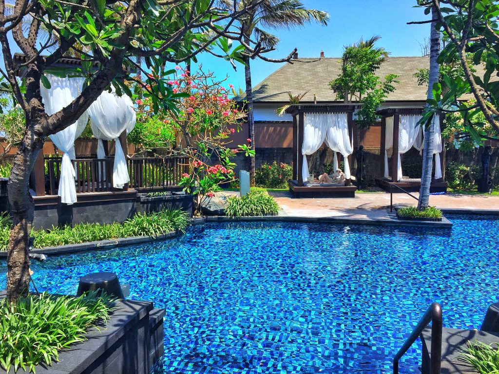 St.Regis Bali lagoon salt water pool