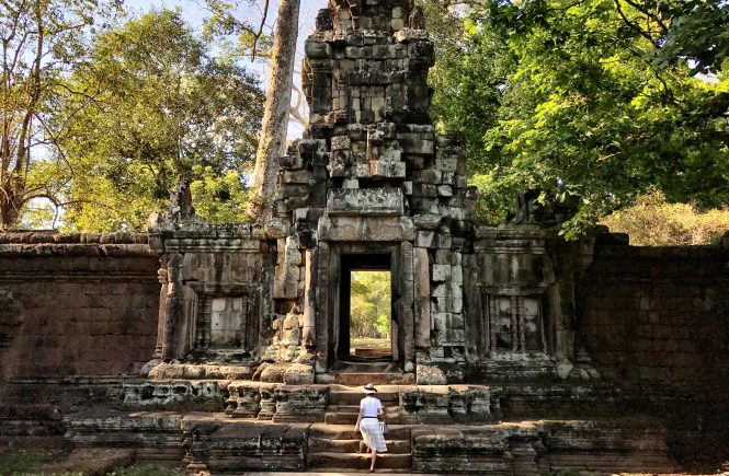 Angkor wat siem reap cambodia entrance